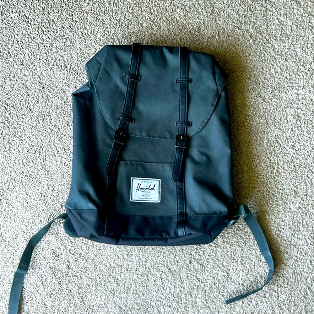 Nwot Herschel Retreat Backpack 15"laptop,red/wht strip lining . UNISEX
